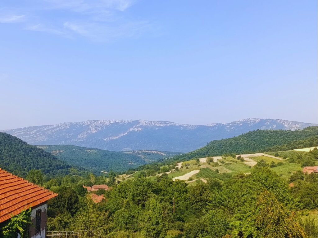 Pogled sa planine Slemen na Tupižnicu iz sela Vlaško Polje