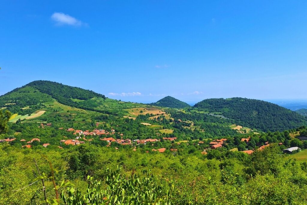 selo Vlaško Polje i planina Slemen