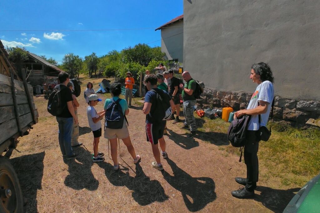 domaćinstvo Milosavljević pred polazak u pustolovinu