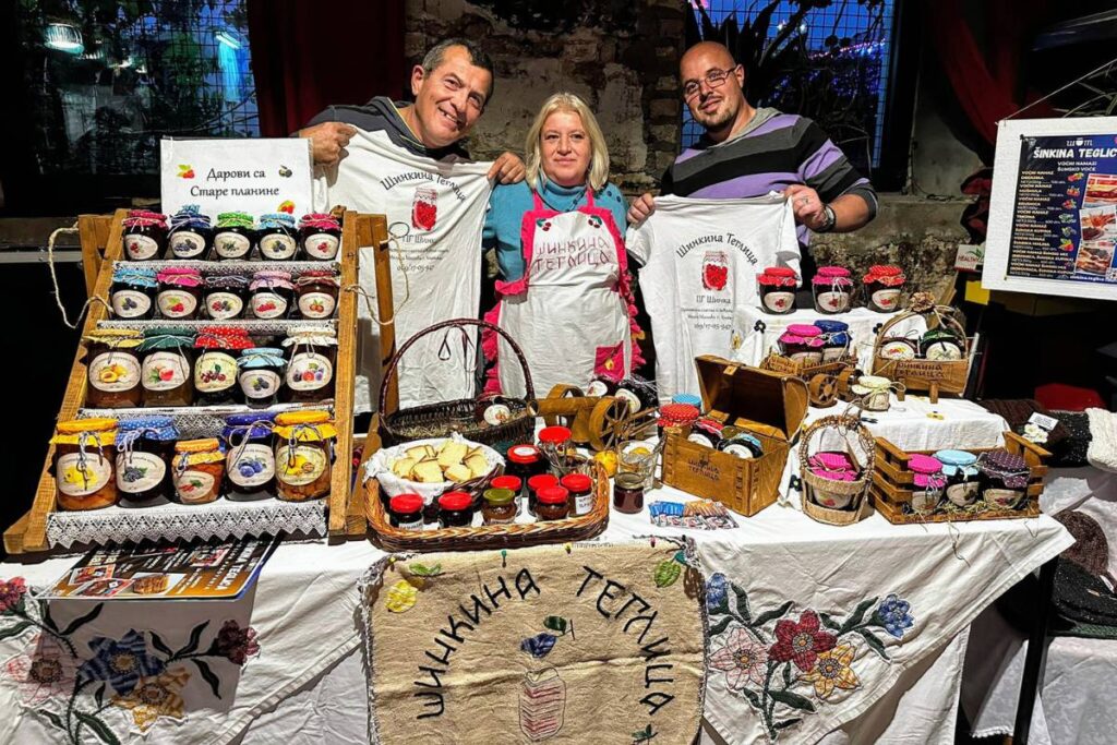 sinkina teglica porodica prodaje slatka i namaze od voća