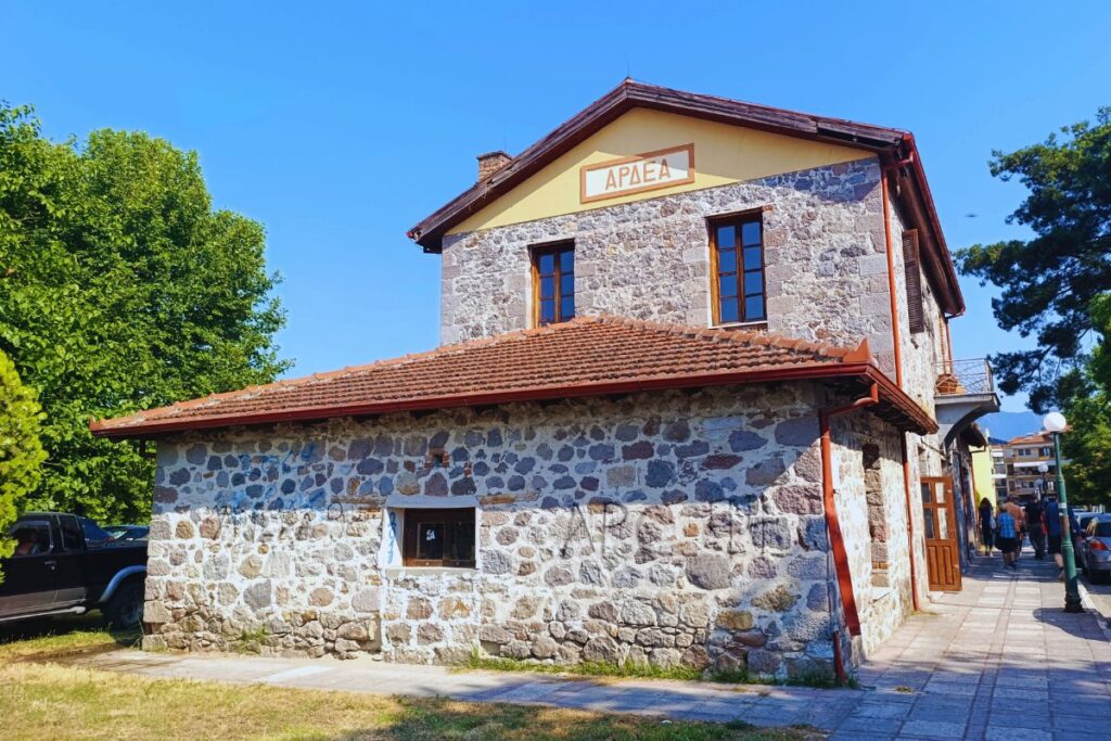 zgrada železničke stanice u Aridei koju su gradili srpski vojnici