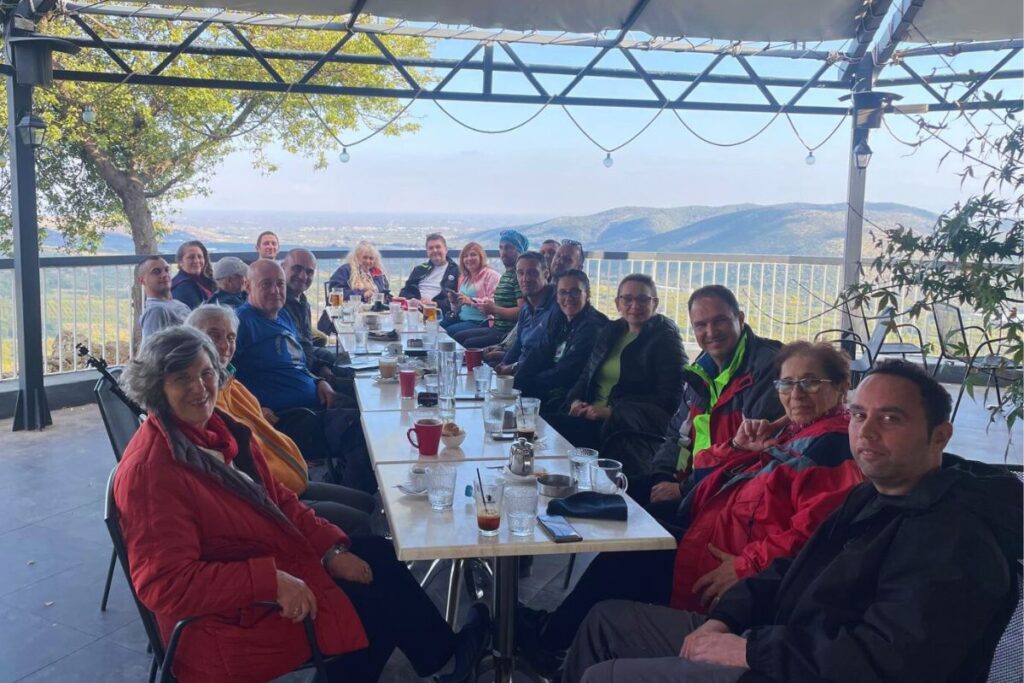 sa planinarima iz edese u kafiću