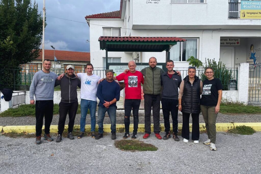 Volonteri ispred muzeja u Filotiji