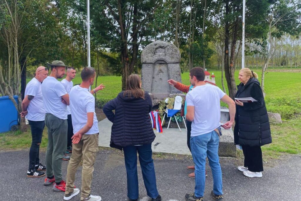 razgledanje spomenika u Eksiplatanesu